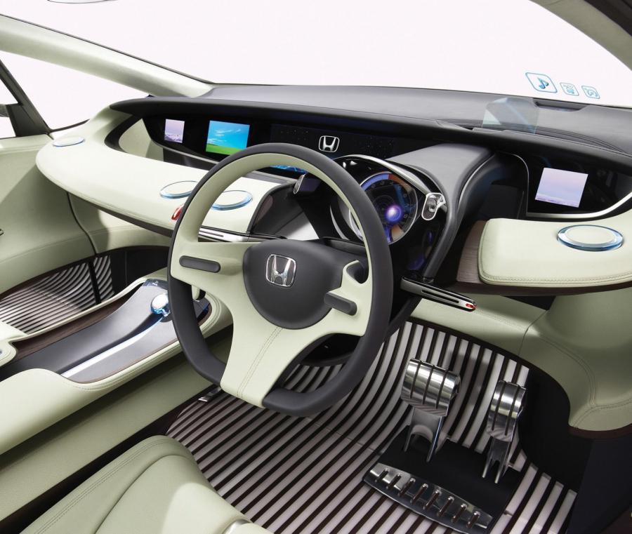 Интерьер Honda FCX Concept 2005 года  (фото 18 из 43)